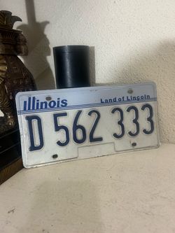 Vintage Illinois license plate with number D 562 333.