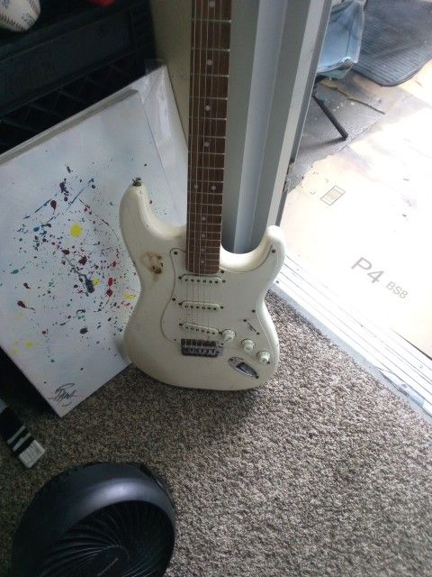 Electric Guitar Squire Strat