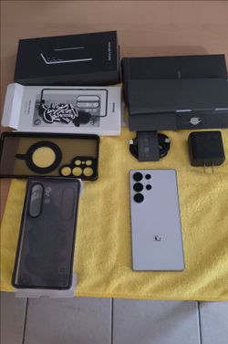 Samsung Galaxy S25 Ultra with Accessoriess