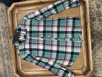 Woman’s Plaid Shirt. Size Large In Good Condition.