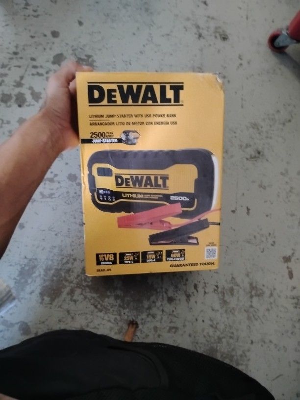 DeWalt Lithium Jump Starter With USB Power Bank