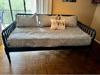 Day bed wood