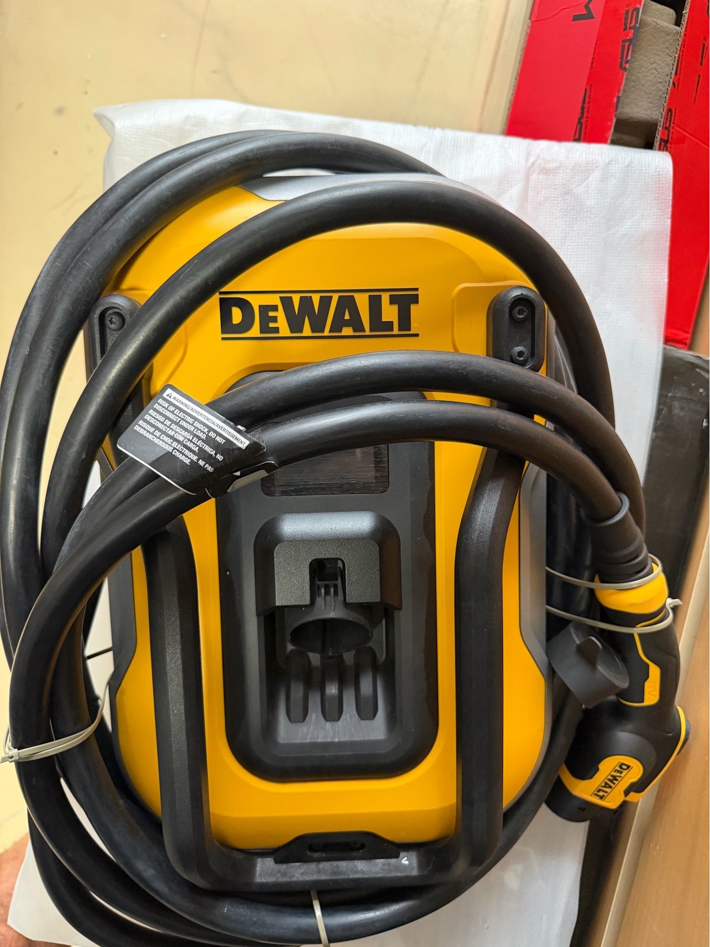 DE WALT Level 2 Wall Mounted EV Charger