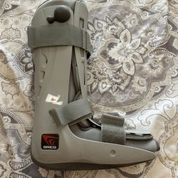 Breg Walking Boot Size Medium Air Cast