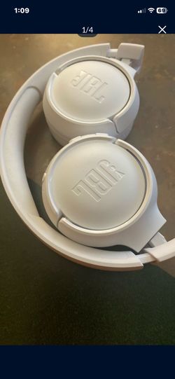 JBL wireless headphones comes with box and charger