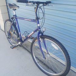 TREK HYBRID 21 SPEEDS TIRE 26 SIZE M