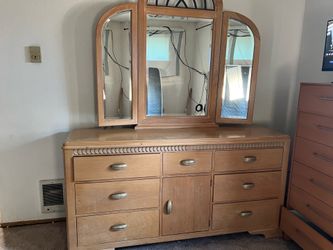 Free vanity dresser