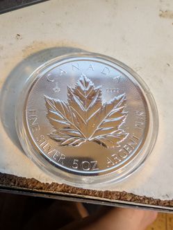 2026 Canadian maple leaf 🌿 5 oz silver coin round.