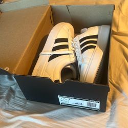 LADIES BRAND NEW ADIDAS SIZE 9 