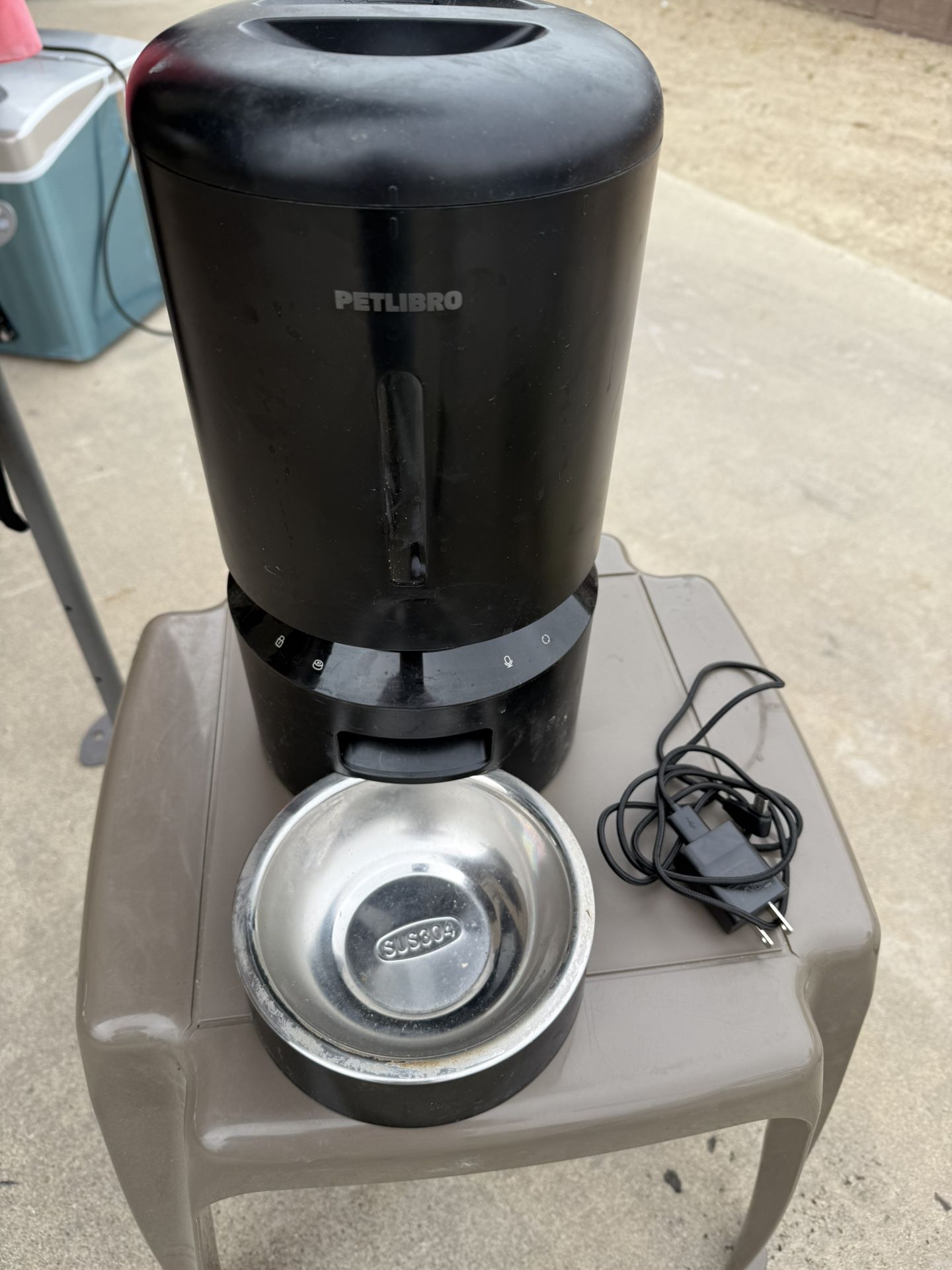 Dog Food Feeder