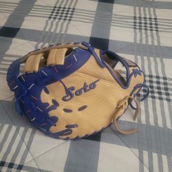 Soto First Base Gloves
