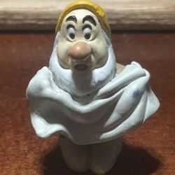 EUC Disney SNEEZY Holding TOWEL Figure SNOW WHITE 7 DWARF 2.25" PVC Cake TOPPER