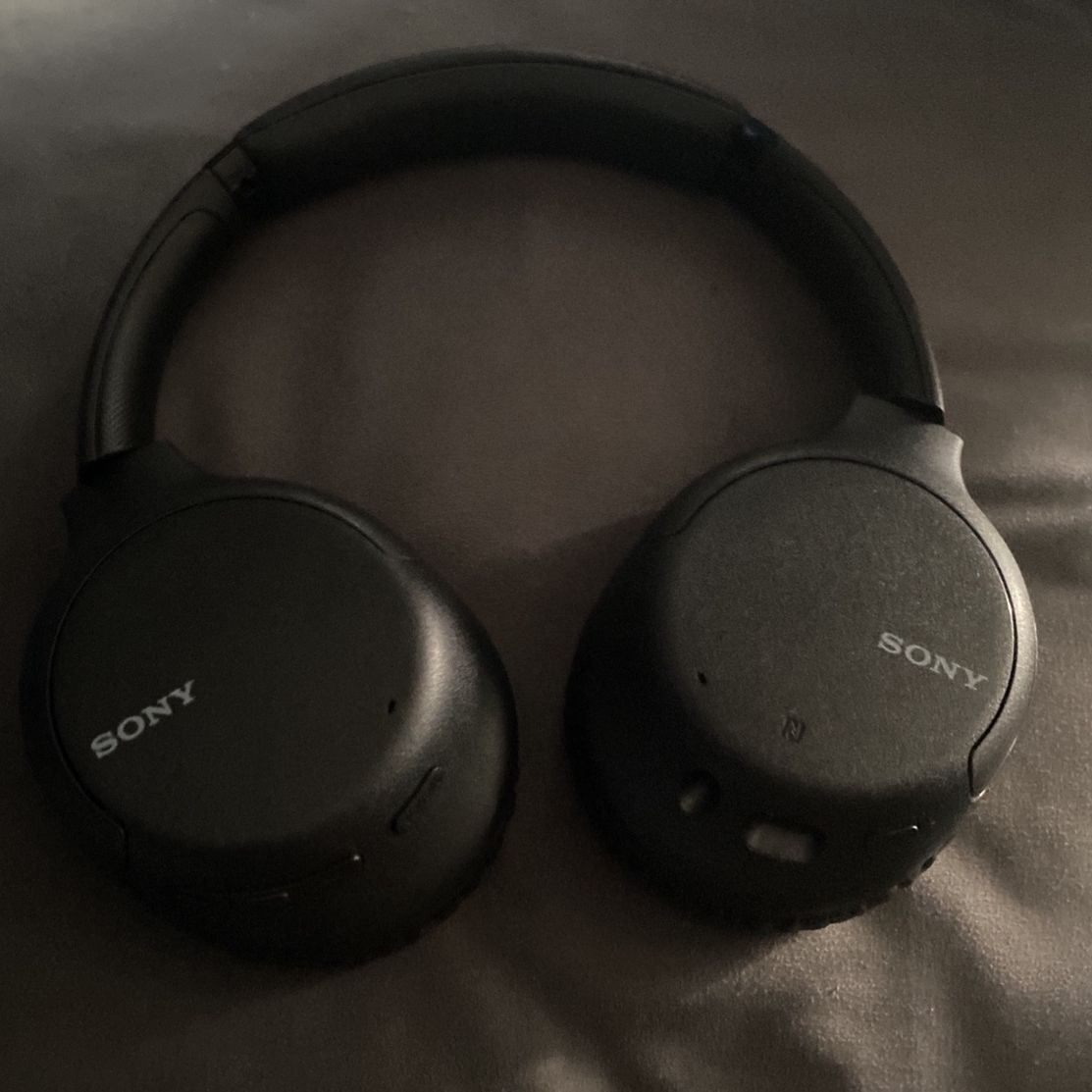 Sony WH-CH710N Noise-Canceling Wireless Over-Ear Headphones