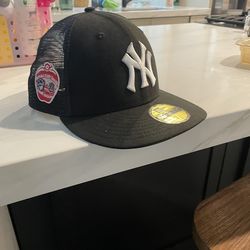 yankee fitted hat/ net web material 7 1/4