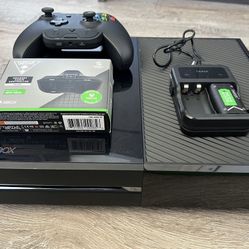 Xbox one perfect working condition with 10  games, 2 controllers, 3 rechargeable  batteries , headset, and a turtle beach headset audio controller.