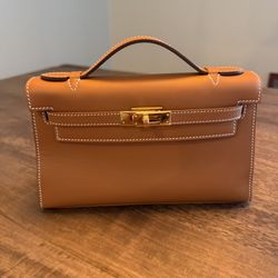 Hermès Gold Swift Kelly Pochette Gold Hardware, 2024