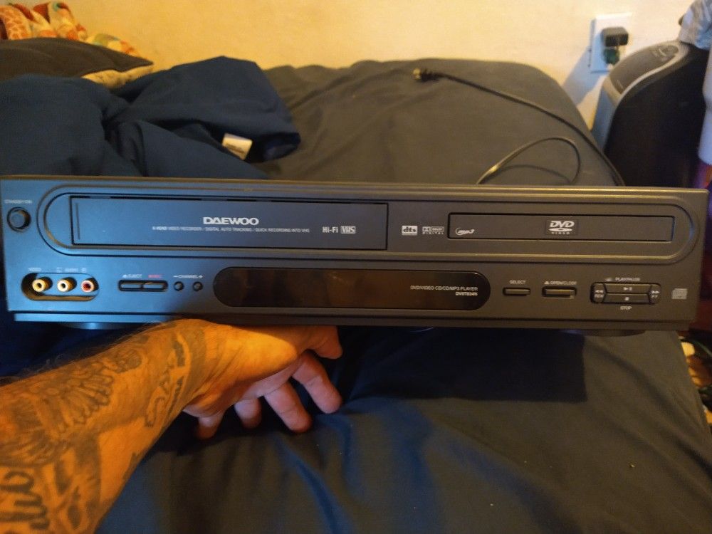 Daewoo VCR Dvd Combo