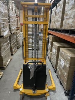 Hand Pump Operated Lift Truck