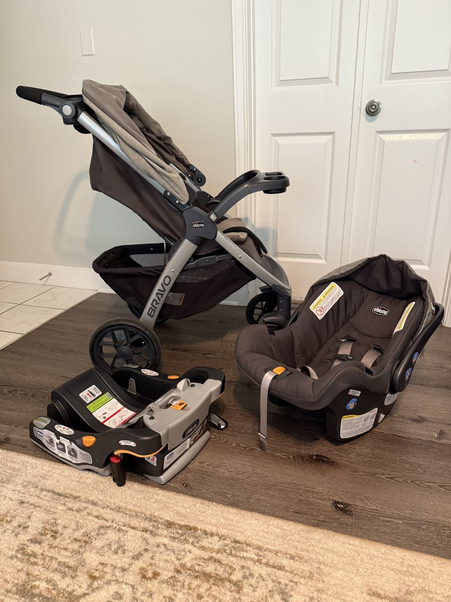 Stroller Set: Chicco Bravo Trio Travel System