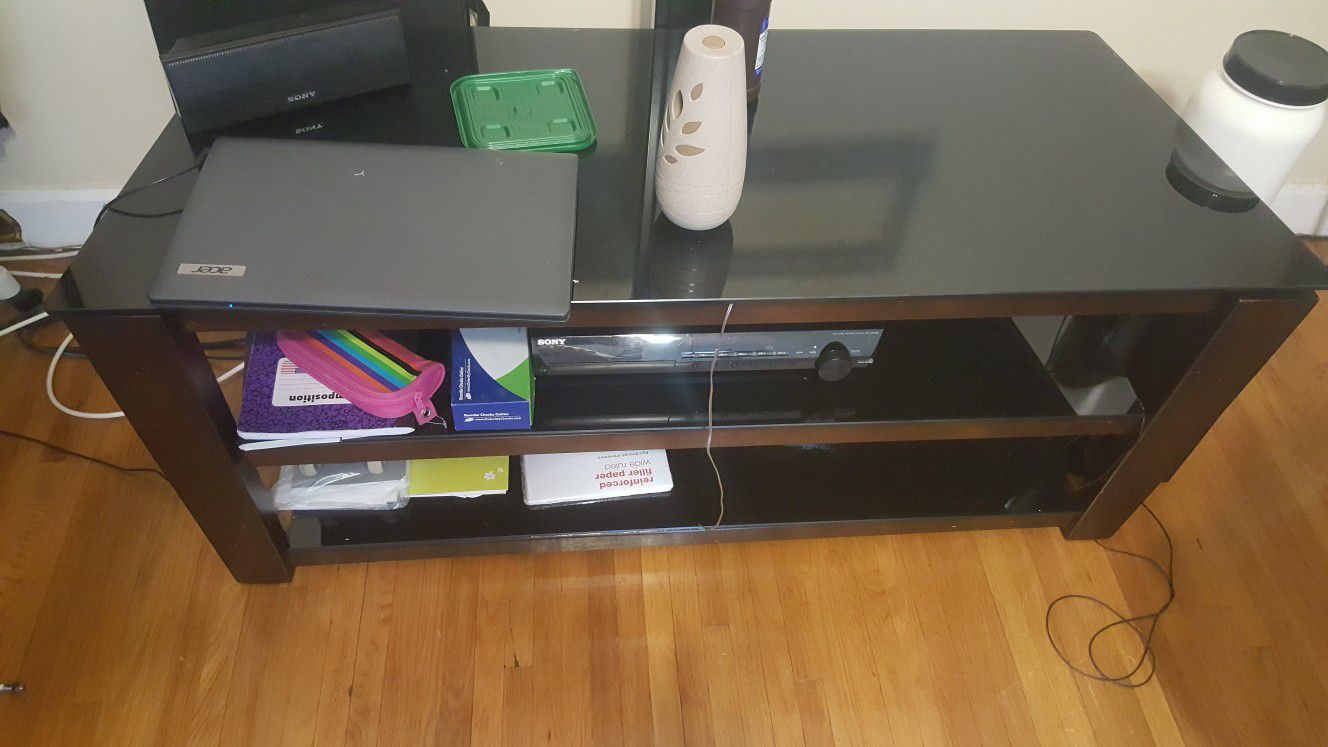 Tv stand hood up to 70in tv.