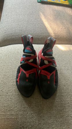 La Sportiva solution comps (women’s 36.5)