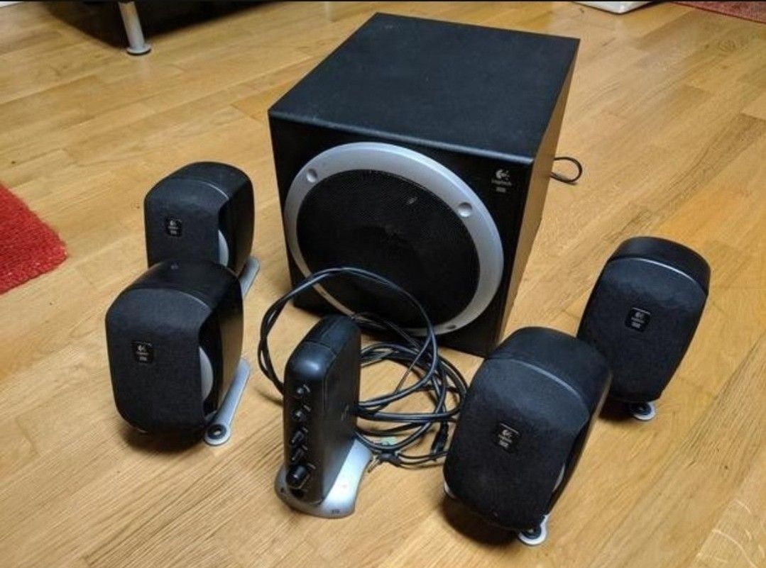 Logitech Z-560 THX Certified Surround Sound System