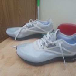 Womens Reebok size 8.5