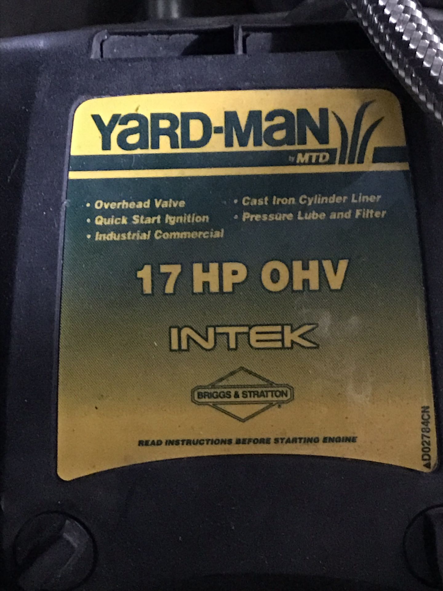 Riding lawnmower engine