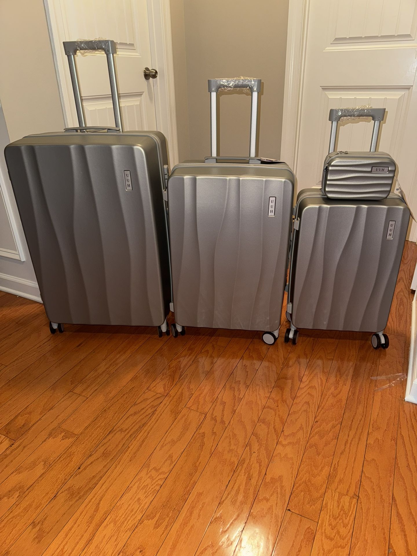 4 Pc Luggage Set - BRAND NEW