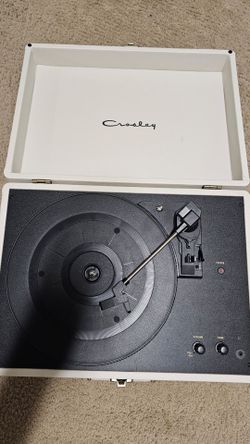 Like New Crosley Portable Record Player / Turntable 🤍🎵