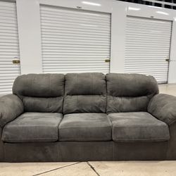 Beautiful Clean Couch FREE DELIVERY to your LIVING ROOM !!