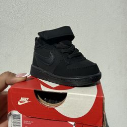 Black Nike 3c