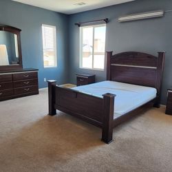 Bedroom Bed, Dresser, Mirror, Nightstand