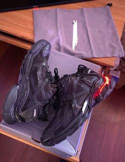 Triple Black LED Runners Size 43