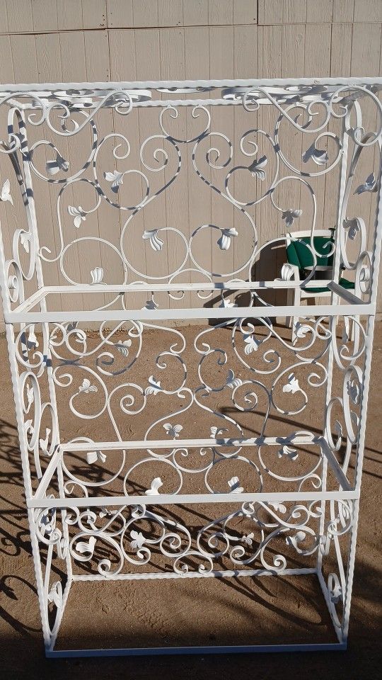 Metal Stand With Glass