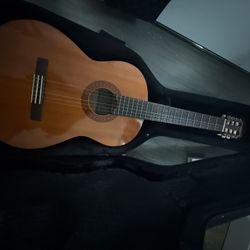 Classic yahama used guitar