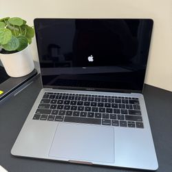 MacBook Pro 13 2017 Core i7 16Gb 256Gb 560 Cycles