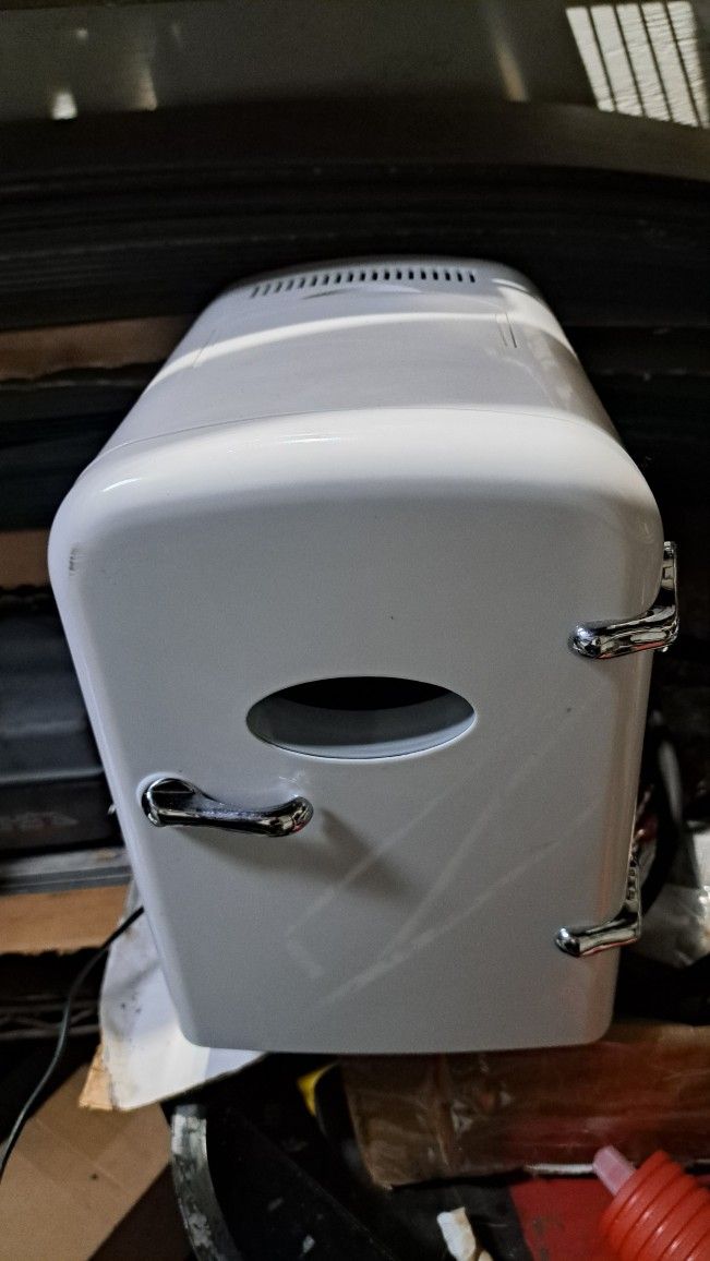 Mini Fridge For Your Car!