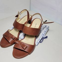 Sarah Flint lady handles