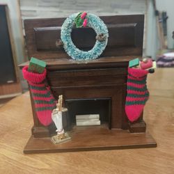 Vtg Wooden Christmas Holiday Music Box Fireplace Presents Stockings