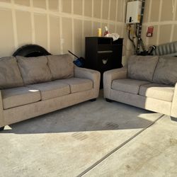 A Ashley Furniture Sofa & Loveseat Set – Excellent Condition