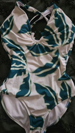 Shade & Shore Tropical Leaf One-Piece Swimsuit size Medium
