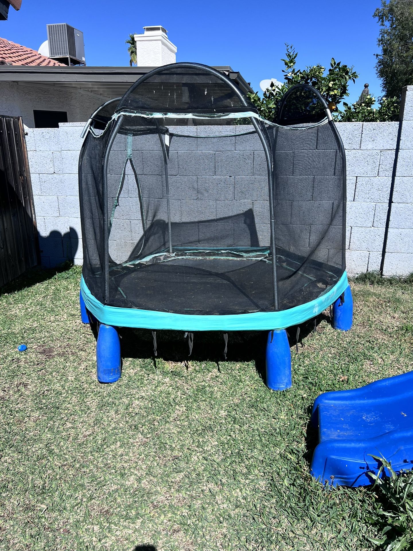 Kids Trampoline MUST GO