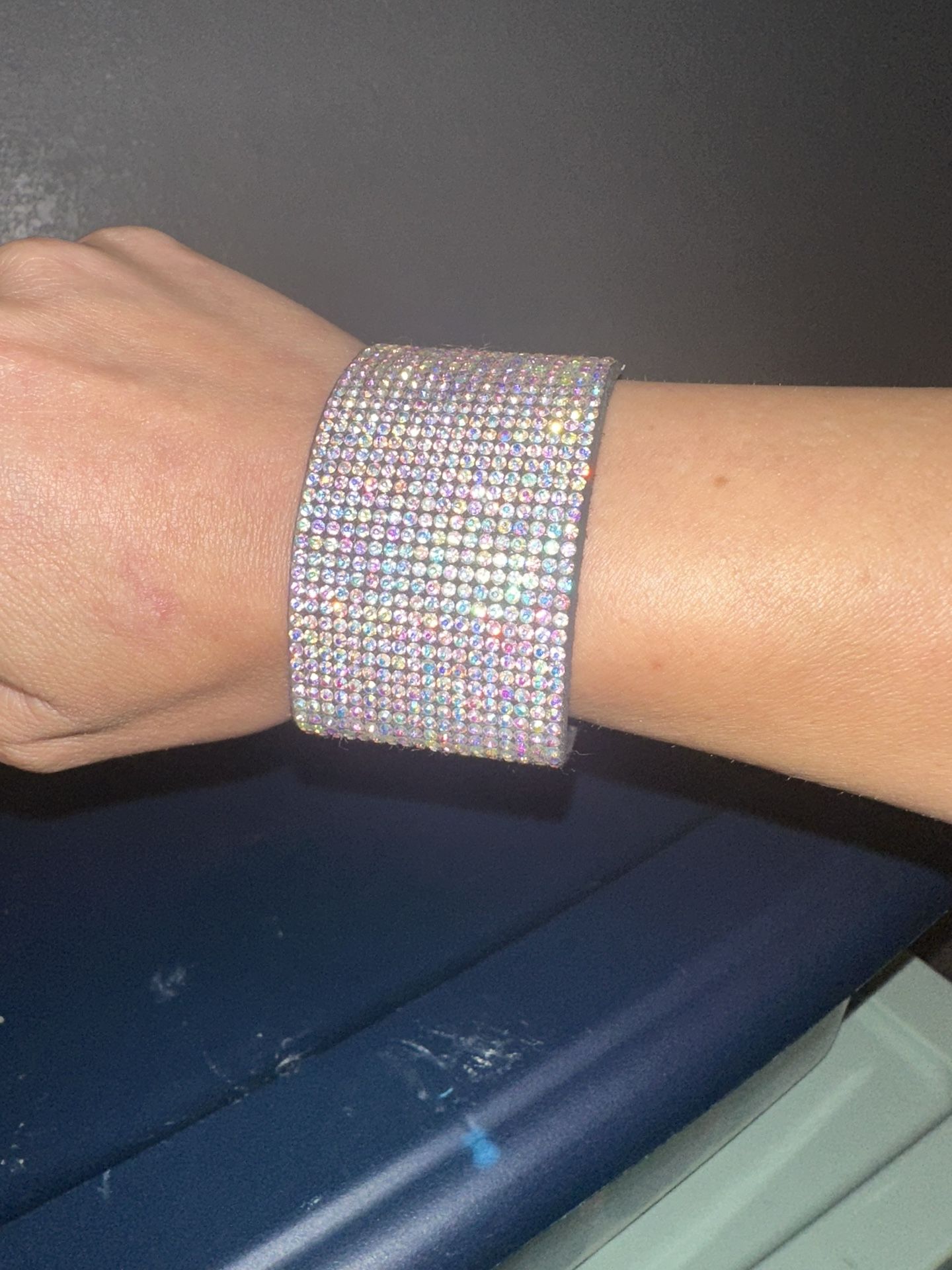 Rhinestone Metal Closure Bracelet