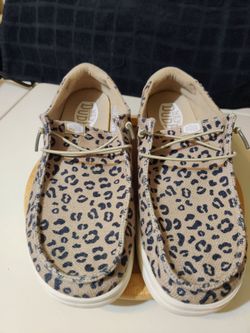 Hey Dude Wendy leopard print ladies shoes size 10