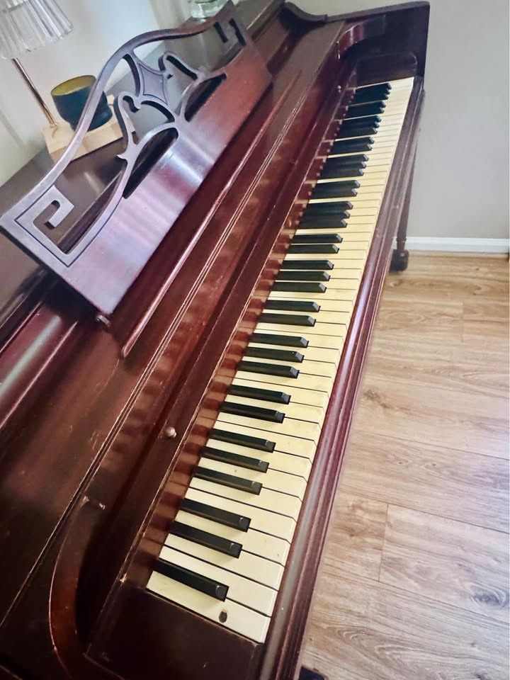 Piano. Used