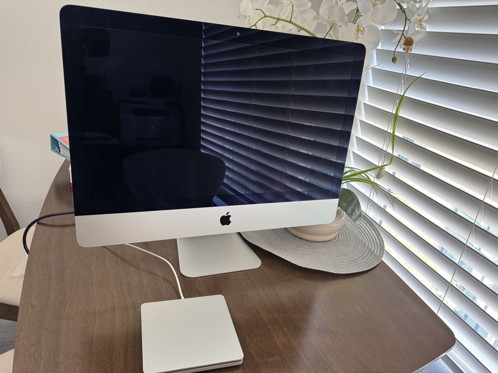 💻 Apple iMac 21.5” (Mid 2014) – Great Condition – CASH ONLY