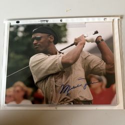 Michael Jordan Autograph Signs Picture