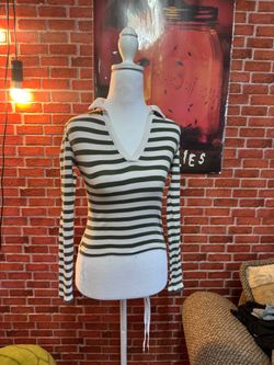 No Boundaries Striped Long-Sleeve V-Neck Top – XXS