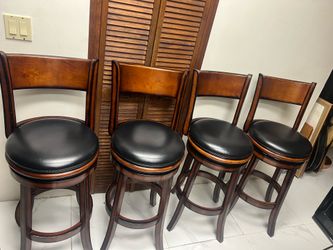 Wooden Bar Stools set of 4 in extra condition